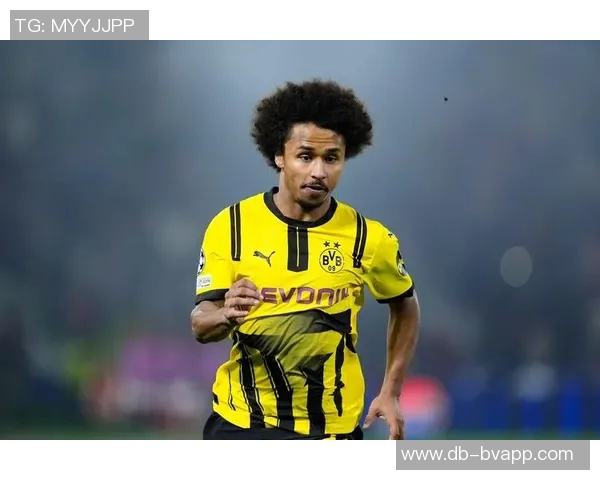 多特赢球后阿德耶米独自离开更衣室引发关注 多特赢球后阿德耶米独自离开更衣室引发关注